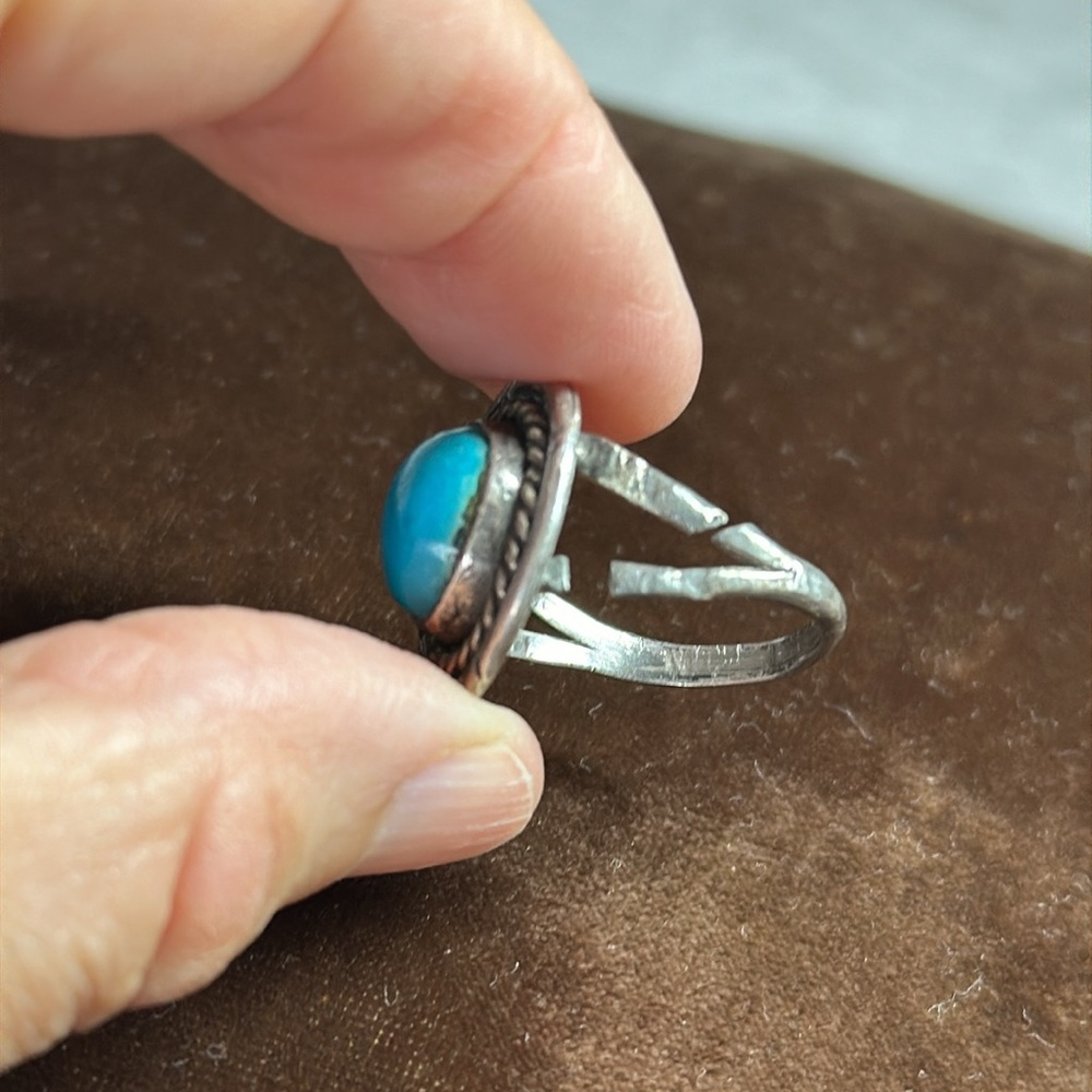 Vintage Navajo Sterling Turquoise Ring. Stunning Blue Color size 6 Broken side - Picture 4 of 10